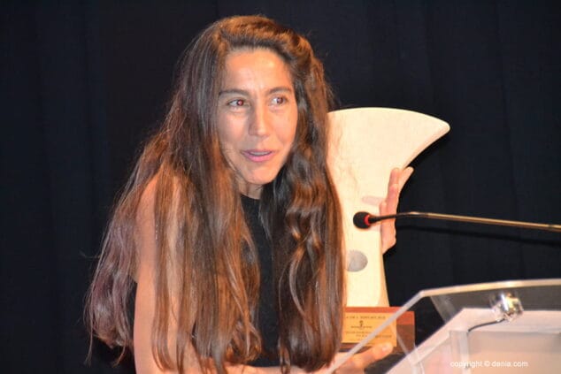 lili rivas dando las gracias