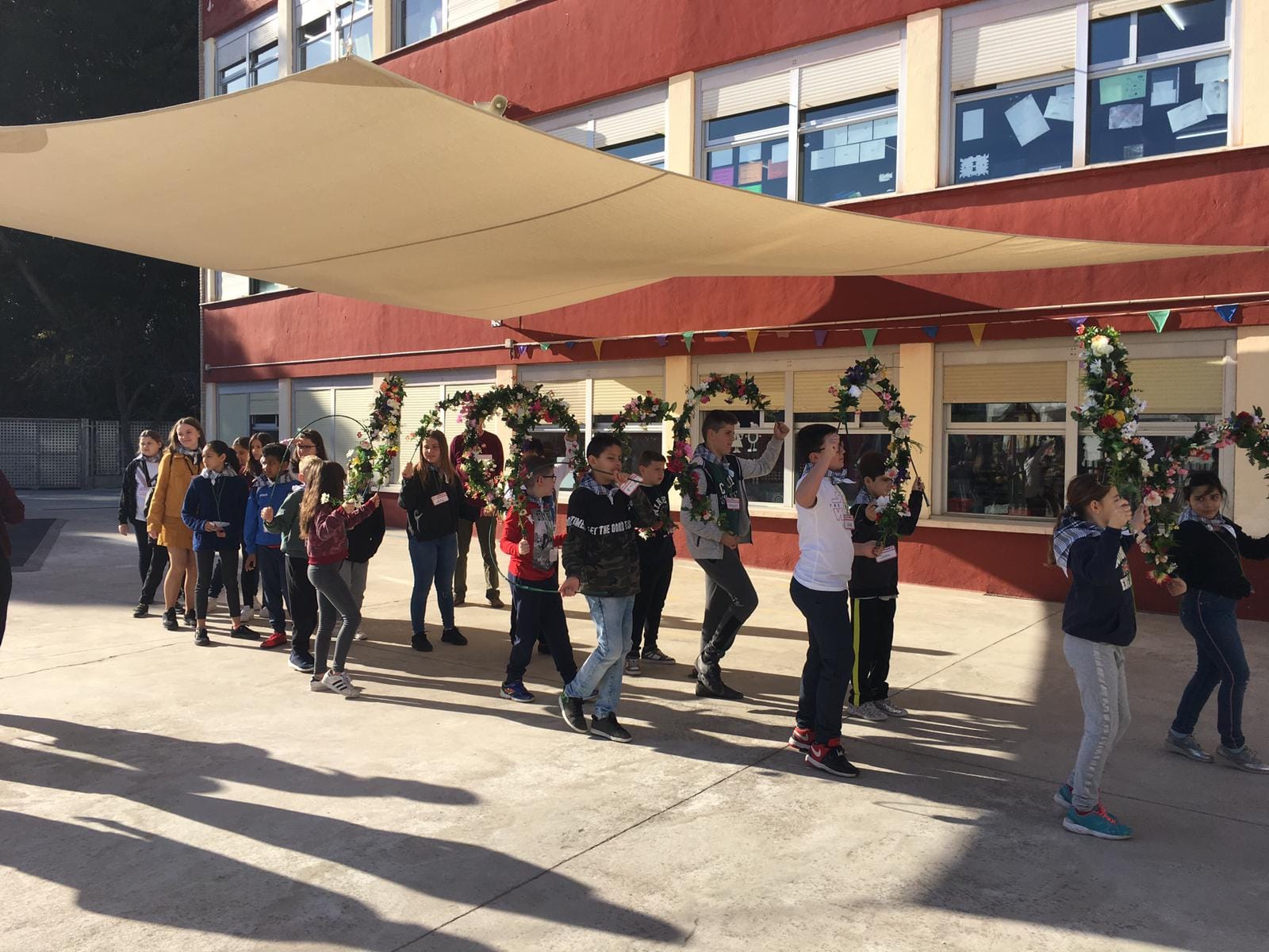 recepcion a los alumnos erasmus en el colegio llebeig