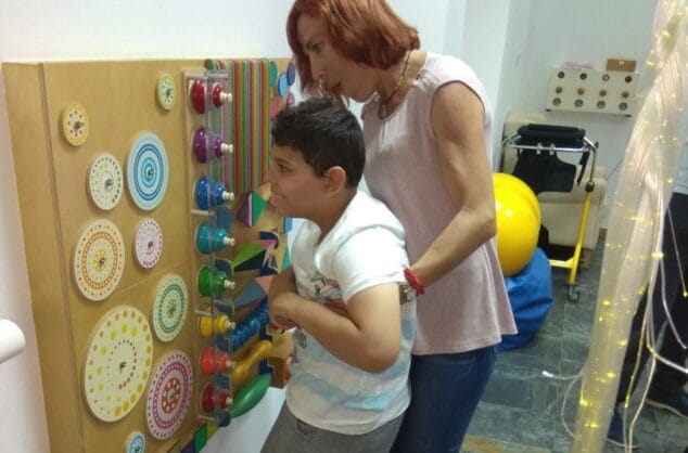 Cómo la Sala Multisensorial de Dénia mejora la calidad de vida de quince grandes dependientes 3 un usuario en la sala multisensorial de denia