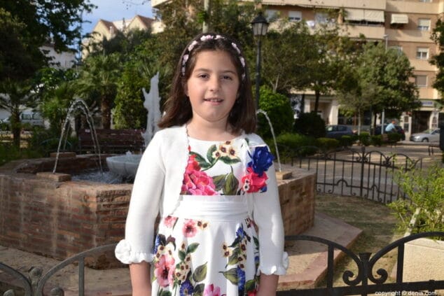 10 alicia guardiola morera candidata a fallera mayor infantil de denia 2020