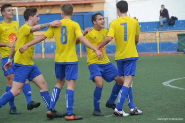 alegria en el juvenil dianense tras marcar un gol