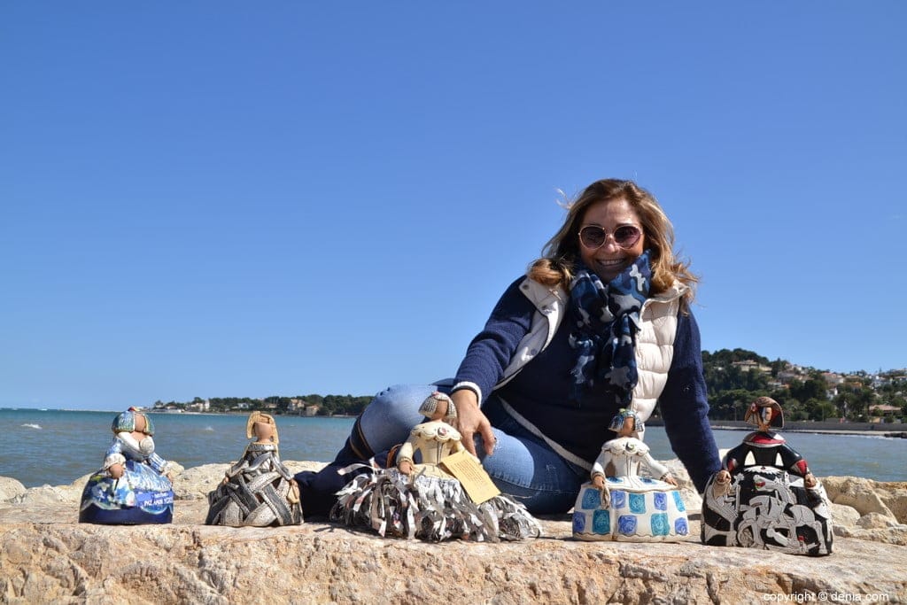 Las Meninas de Amparo Mata cobran vida esta Semana Santa en el Real Club Náutico de Dénia 1 amparo mata con algunas de sus creaciones