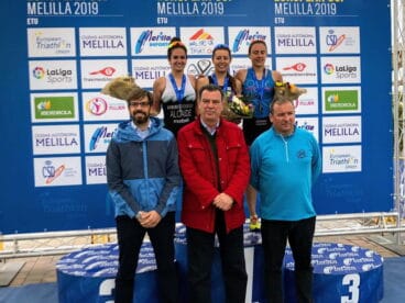 Andrea Fernández en lo alto del podio