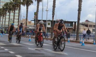 Andrea Fernández encabezando el grupo