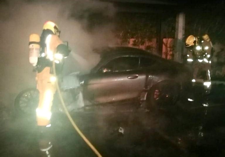 arde un vehiculo en les marines