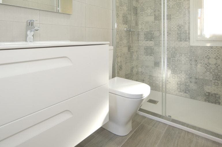 Baño despues de la reforma - Reformas Integrales Macamon