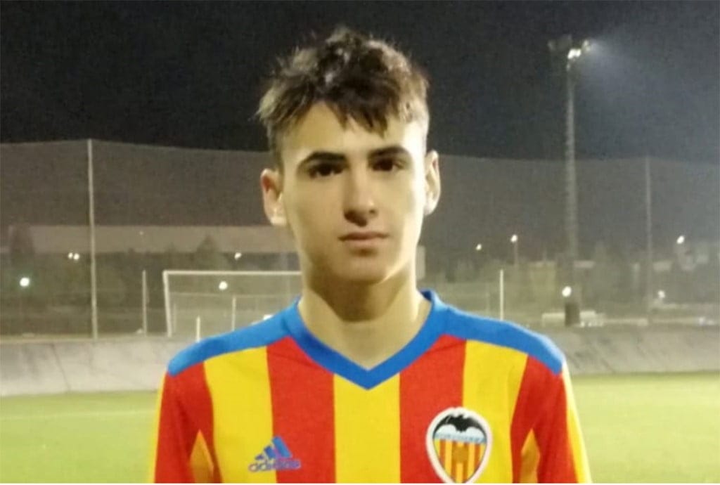 carlos gomez con la camiseta del valencia cf