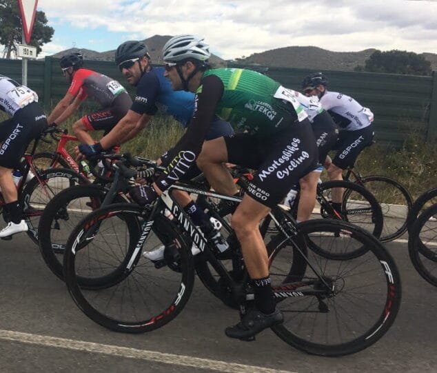 ciclista del vito ucmontgo en plena carrera