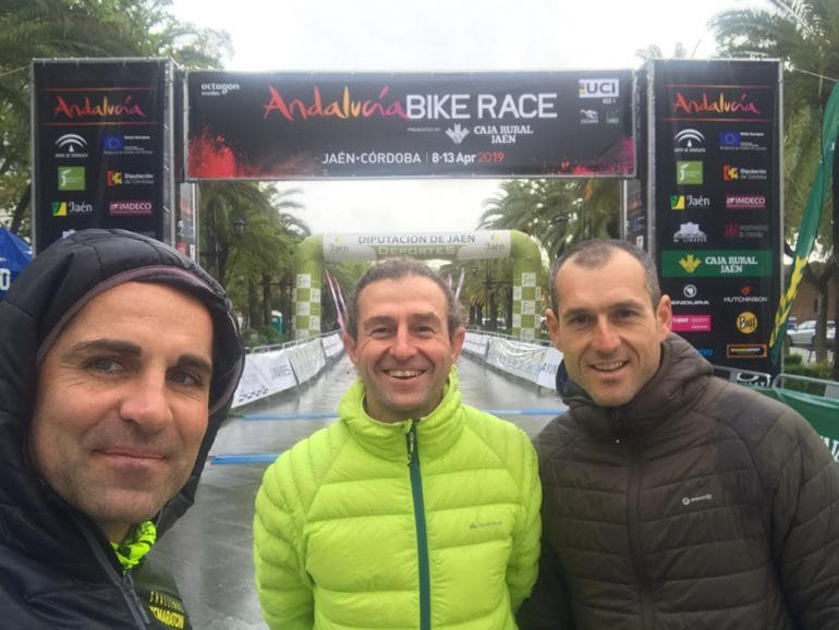 Ciclistas de La Cava Team en la Andalucía Bike Race