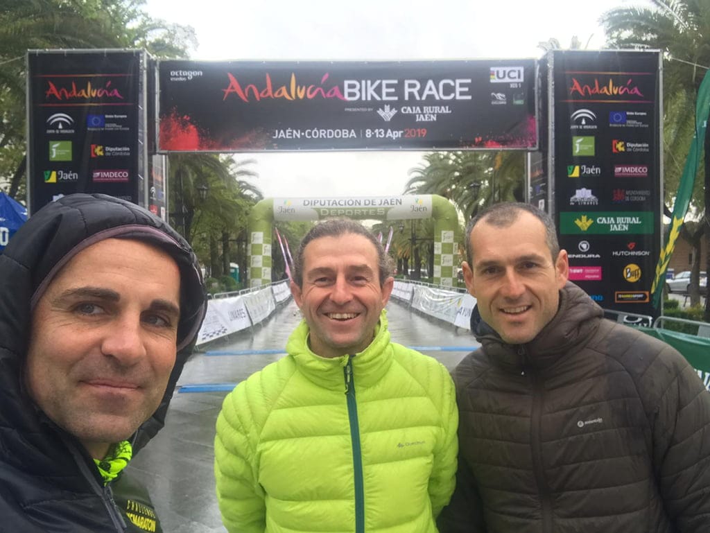 ciclistas de la cava team en la andalucia bike race