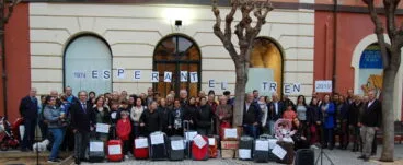 concentracion de gent de denia por el tren