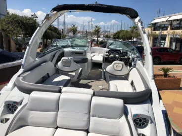 crownline en el salon nautico de denia