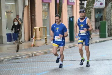 Dos atletas de Oliva