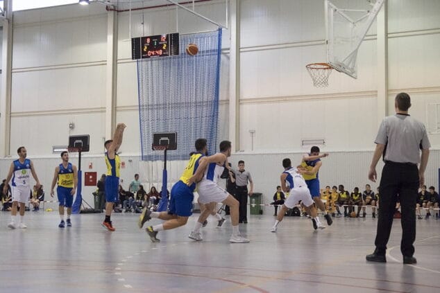 el senior masculino del denia basquet gano en villena