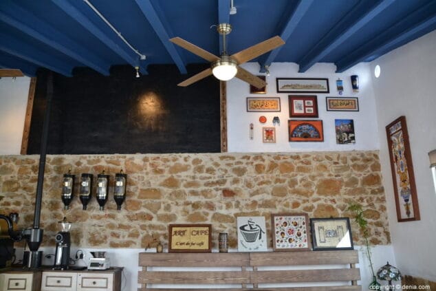 El barrio de Baix la Mar da la bienvenida a 'Els Magazinos', el nuevo mercado gastronómico y cultural de Dénia 13 els magazinos denia cafeteria