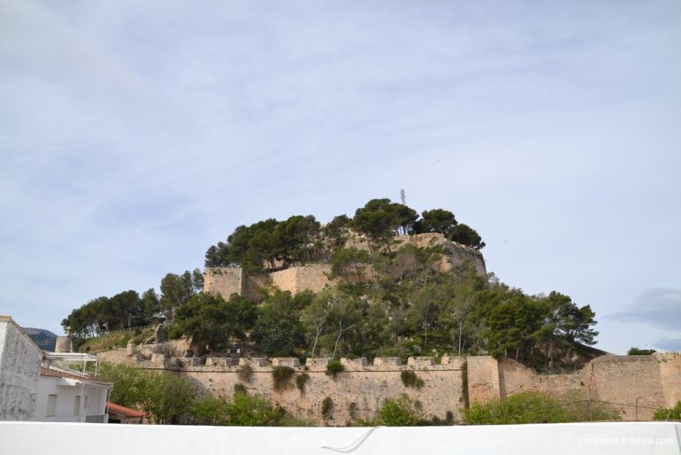 Els Magazinos Dénia - vista del Castillo
