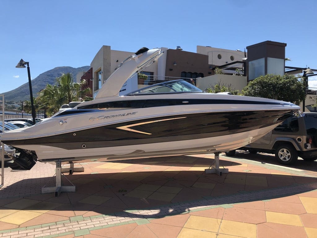 El XII Salón Náutico de Dénia acogerá las novedades de las principales empresas del sector 2 embarcacion de crowline en el salon nautico de denia