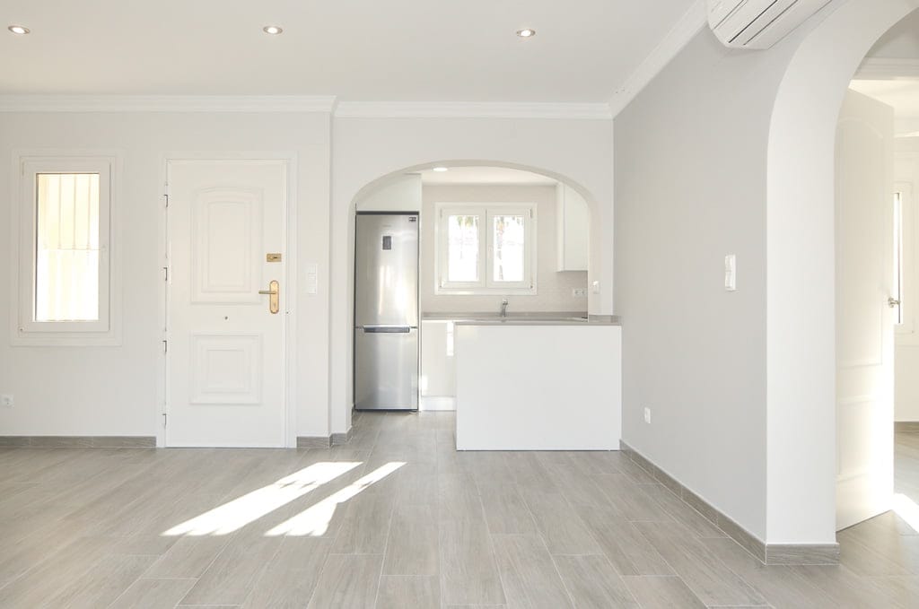 entrada apartamento despues de la reforma reformas integrales macamon