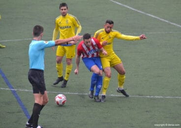 ferran pugnando con javi por el balon