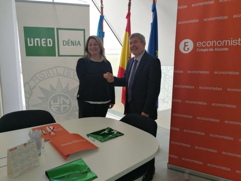 Firma del acuerdo entre la UNED de Dénia y el Ilustre Colegio Oficial de Economistas de Alicante