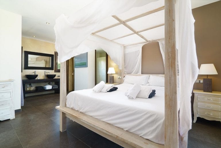 Gran dormitorio villa alquiler en Aguila Rent a Villa