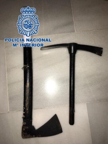 Hacha que utilizó para amenzar a una familia en Dénia