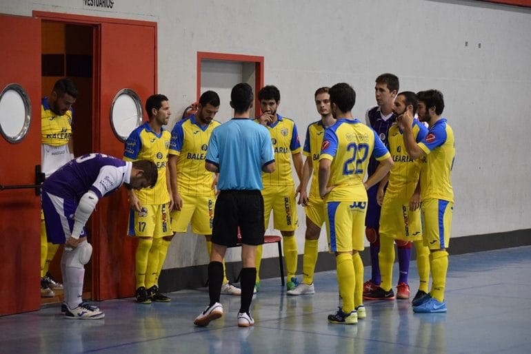 Jugadores del CFS Mar Dénia haciendo piña