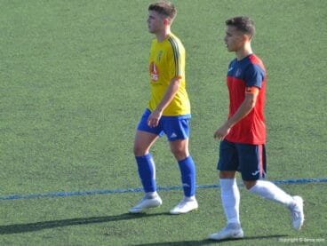 Juvenil dianense con un rival