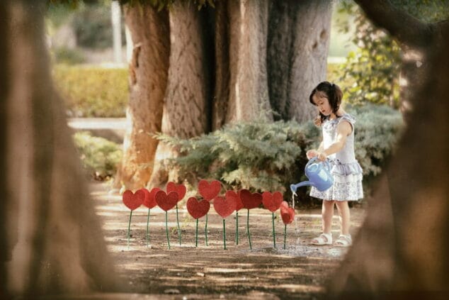 la pequena serena entre corazones