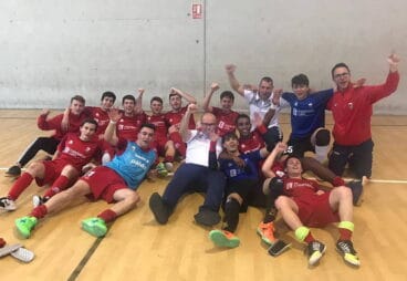 La plantilla del Paidos-F. Fernández Luna celebrando el título