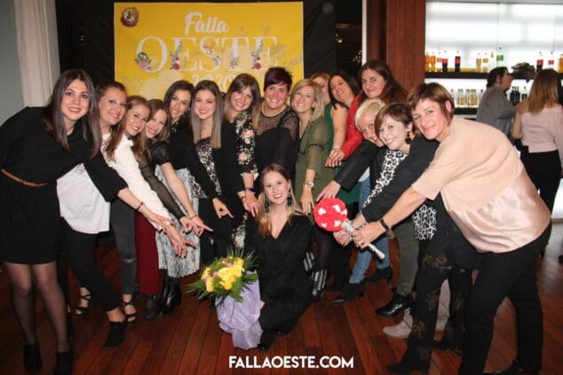 María Jesús Pastor, fallera mayor del Oeste, con Noa Dacosta y Julio Ausina como cargos infantiles 6 las falleras mayores del oeste arropan a maria jesus