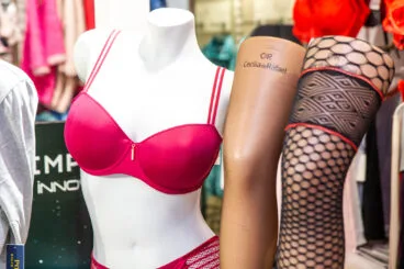 Medias en diferentes tonos y con estampados en Leveleleven