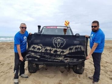 miembros del equipo en el desierto