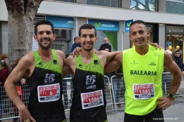 Moha Rida flanqueado por Youssef Ahatach y José Manuel García Barragán