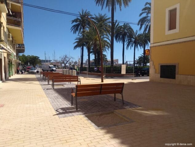 nuevos bancos en la plaza de la fontanella