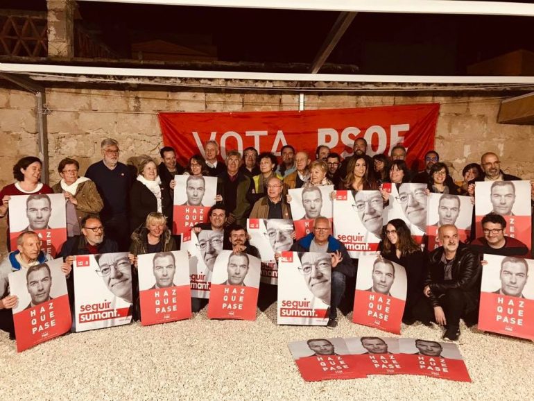 Pegada de carteles PSOE