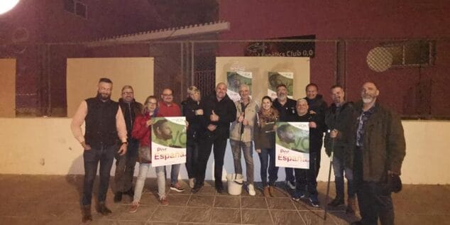 pegada de carteles vox