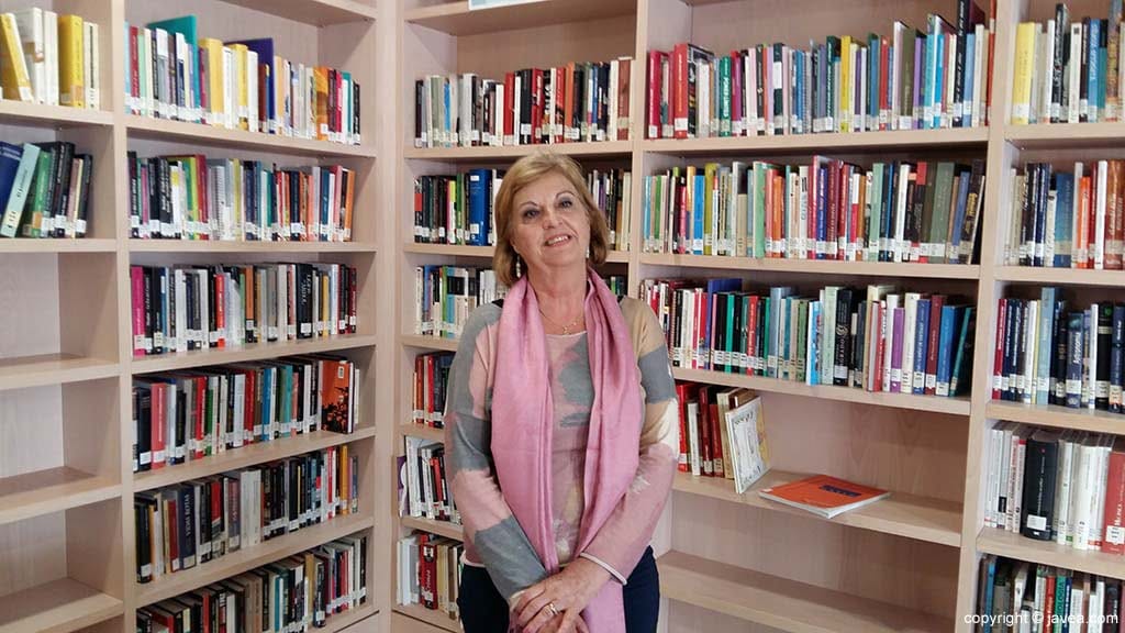 Matria reconocerá la trayectoria de la escritora Pepa Guardiola en la entrega de premios de su certamen literario 1 pepa guardiola en una biblioteca