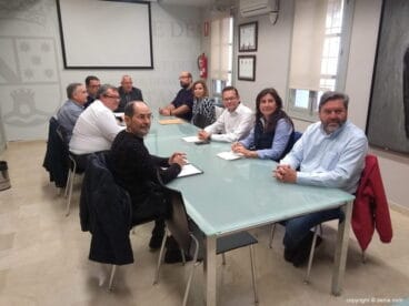 Reunión en el Ayuntamiento con los miembros de Decona y Aqualia