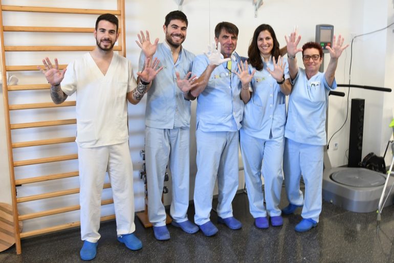 Trabajadores y trabajadoras del Hospital de Dénia celebran el décimo aniversario