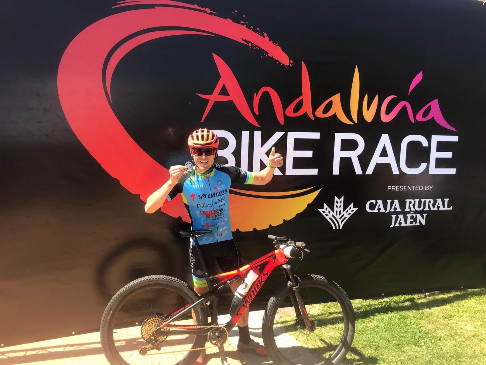 Los ciclistas del equipo 'La Cava Team' acabaron con una gran actuación la 'Andalucía Bike Race' 2 uno de los ciclsitas de la cava team