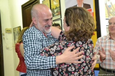 Abrazo entre los alcaldes de Jesús Pobre y La Xara