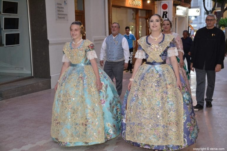 Elección de las falleras mayores de Dénia 2020 - LLegada de Safir y Martina