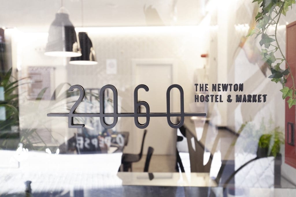 2060 hostel madrid experiencia marca y diseno wannaone senaletica