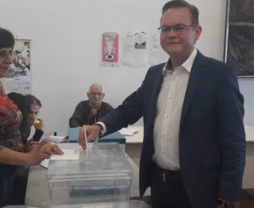 Alex Rodenkirchen votando