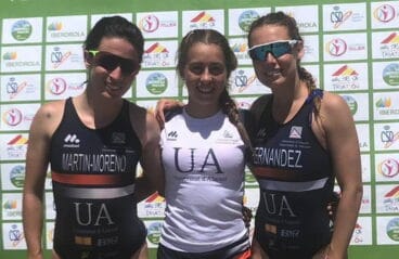 Andrea con sus compañeras de equipo