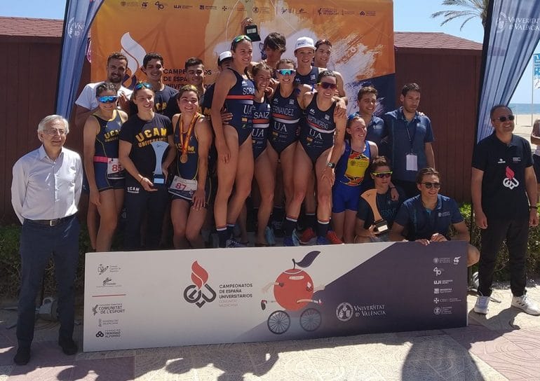 Andrea Fernández en el podio