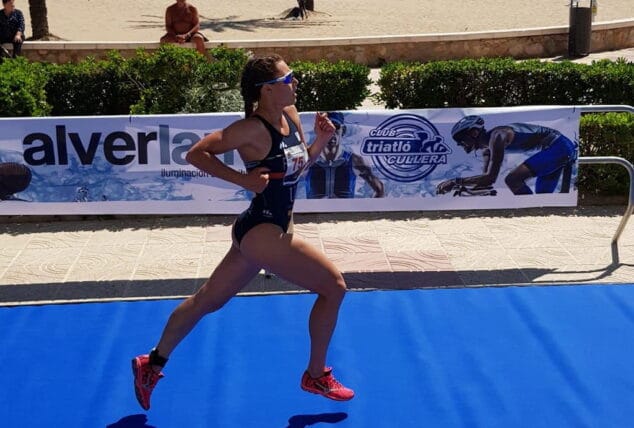 andrea fernandez entrando en meta