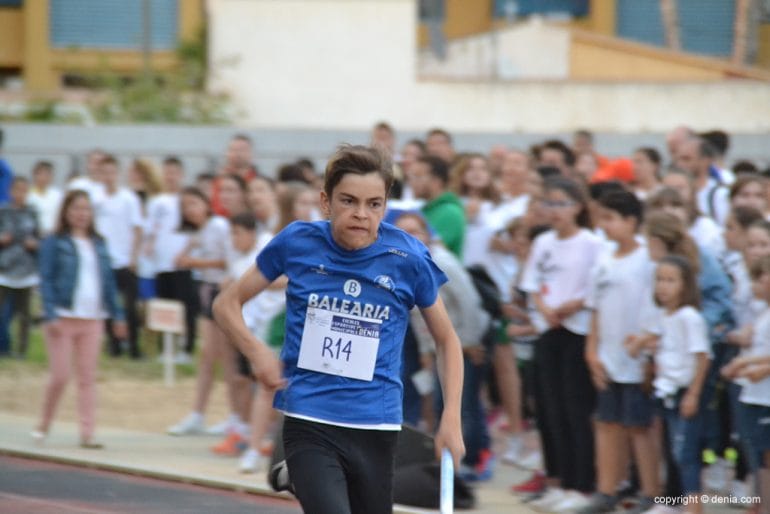 Atleta dianense prueba de relevos