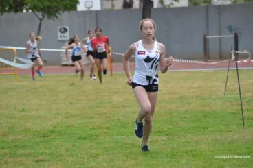 Atleta pegolina ganadora del cross